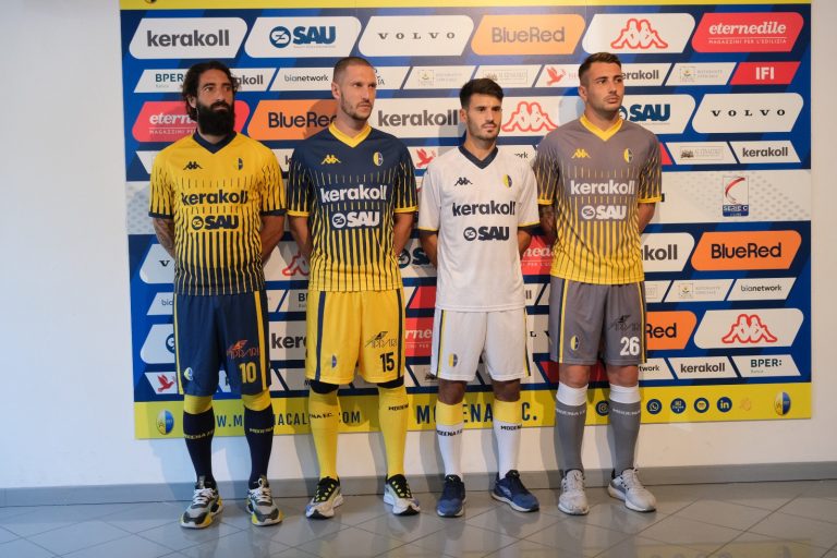 La presentazione dei kit gara