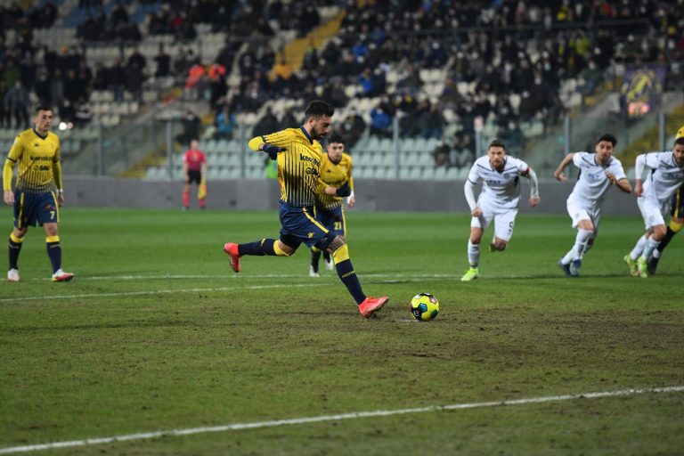 Vittoria e primato in solitudine