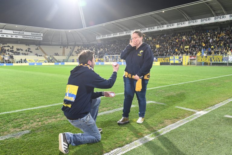 Proposta di matrimonio al Braglia