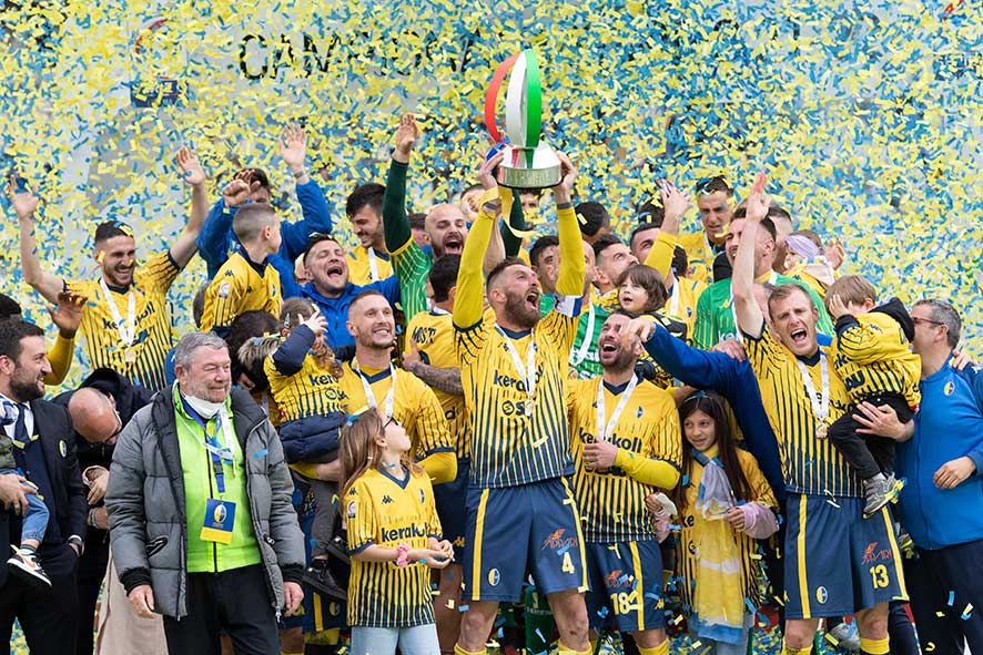 Modena FC le maglie della società gialloblù fondata nel 1912