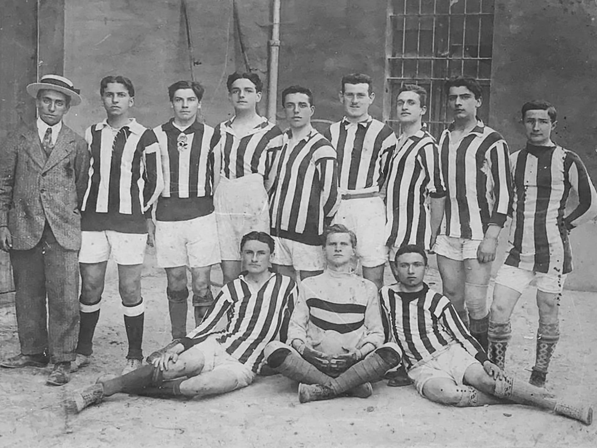 Modena FC le maglie della società gialloblù fondata nel 1912