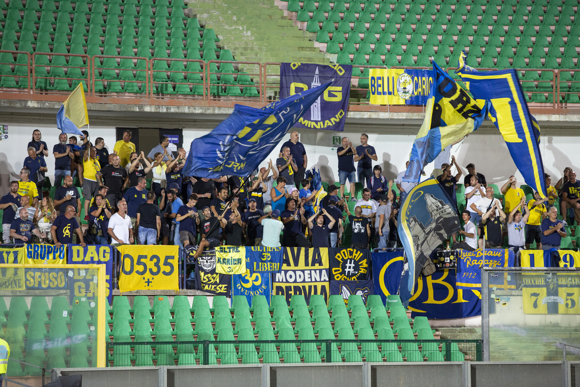 Modena-Cosenza: ai tifosi poster e album - Modena FC