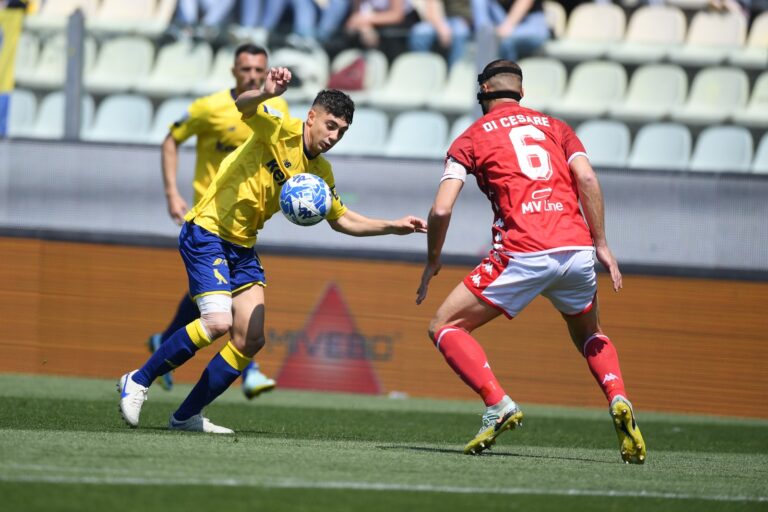 Modena-Bari 1-1: Duca slalom, Diaw gol