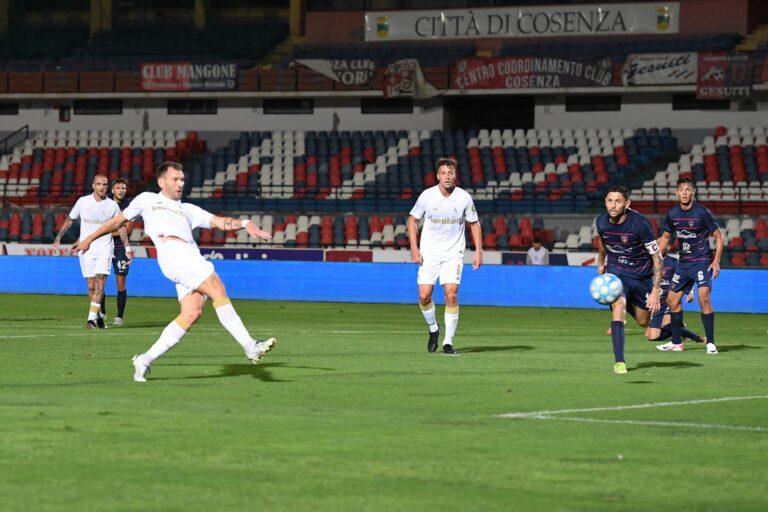 Cosenza-Modena 1-2: 2 bomber per 3 punti