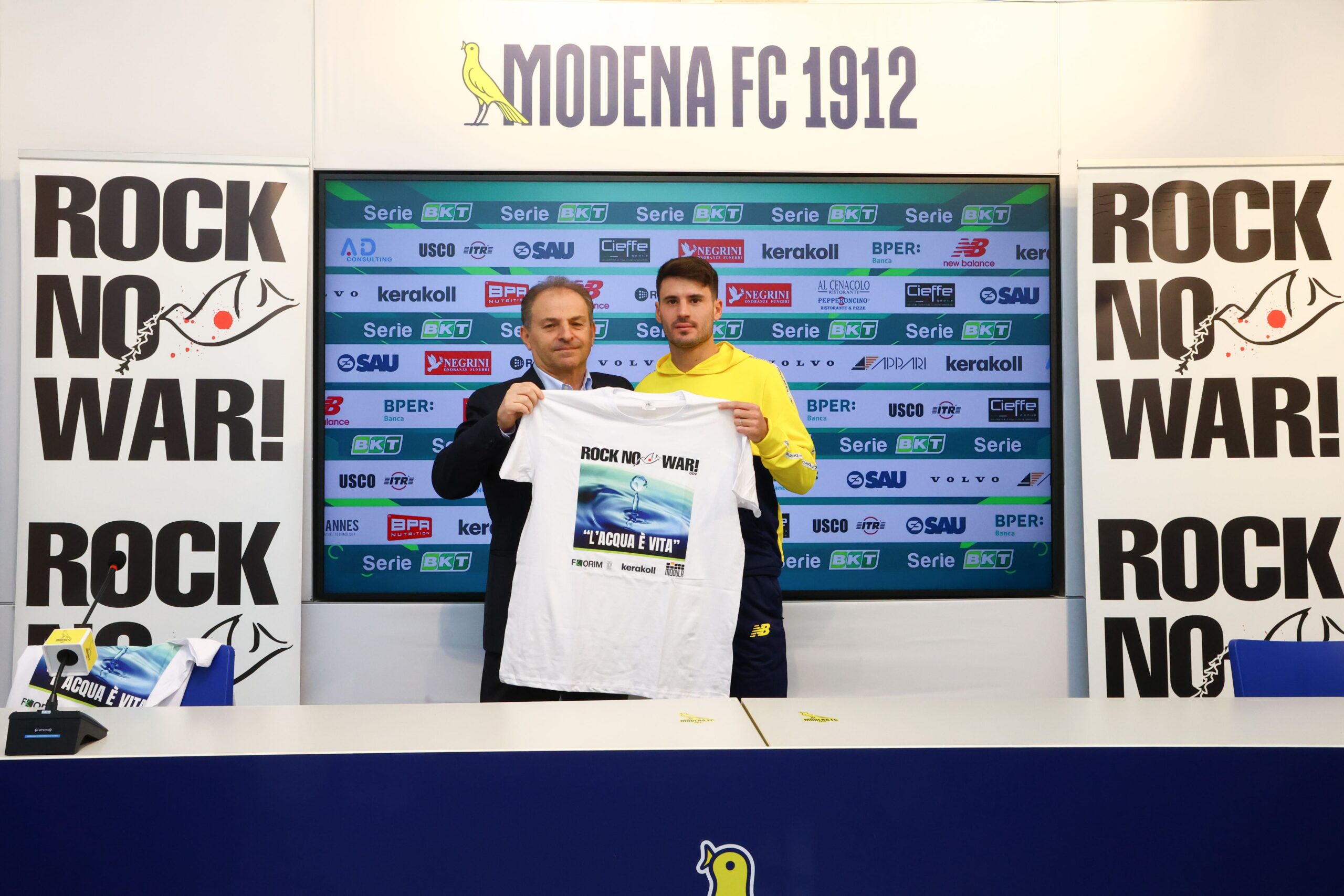 Modena-Parma: in campo per “L’Acqua E’ Vita” Modena-Parma: in campo per “L’Acqua E’ Vita”