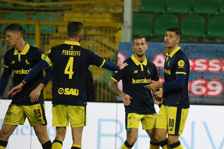 Palermo-Modena 4-2: sconfitta dal minuto 88