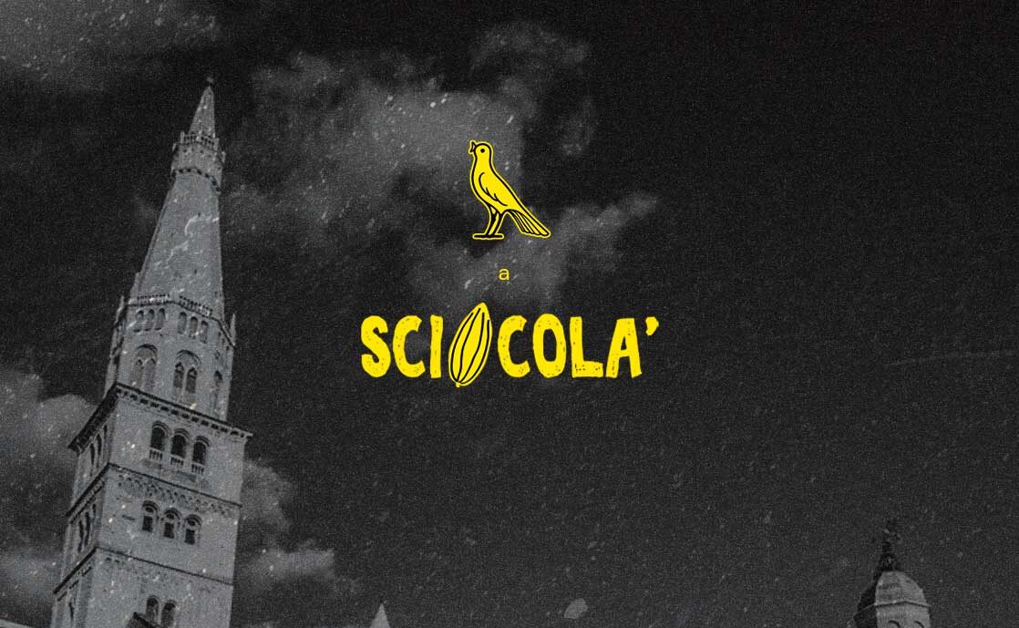 Modena a Sciocolà: in Piazza Matteotti con un calciatore Modena a Sciocolà: in Piazza Matteotti con un calciatore