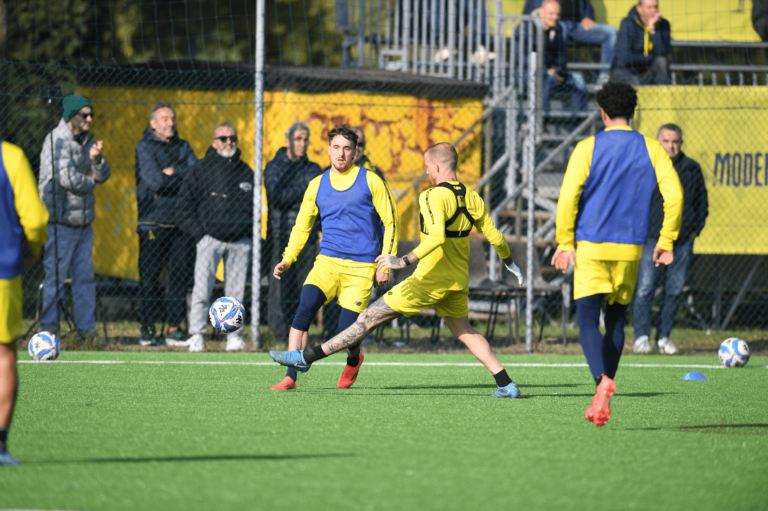 Cremonese-Modena: 24 gialloblù convocati