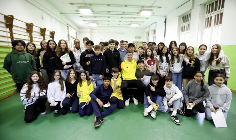 Canarini in Classe: oltre 100 ragazzi con Magnino alle San Carlo