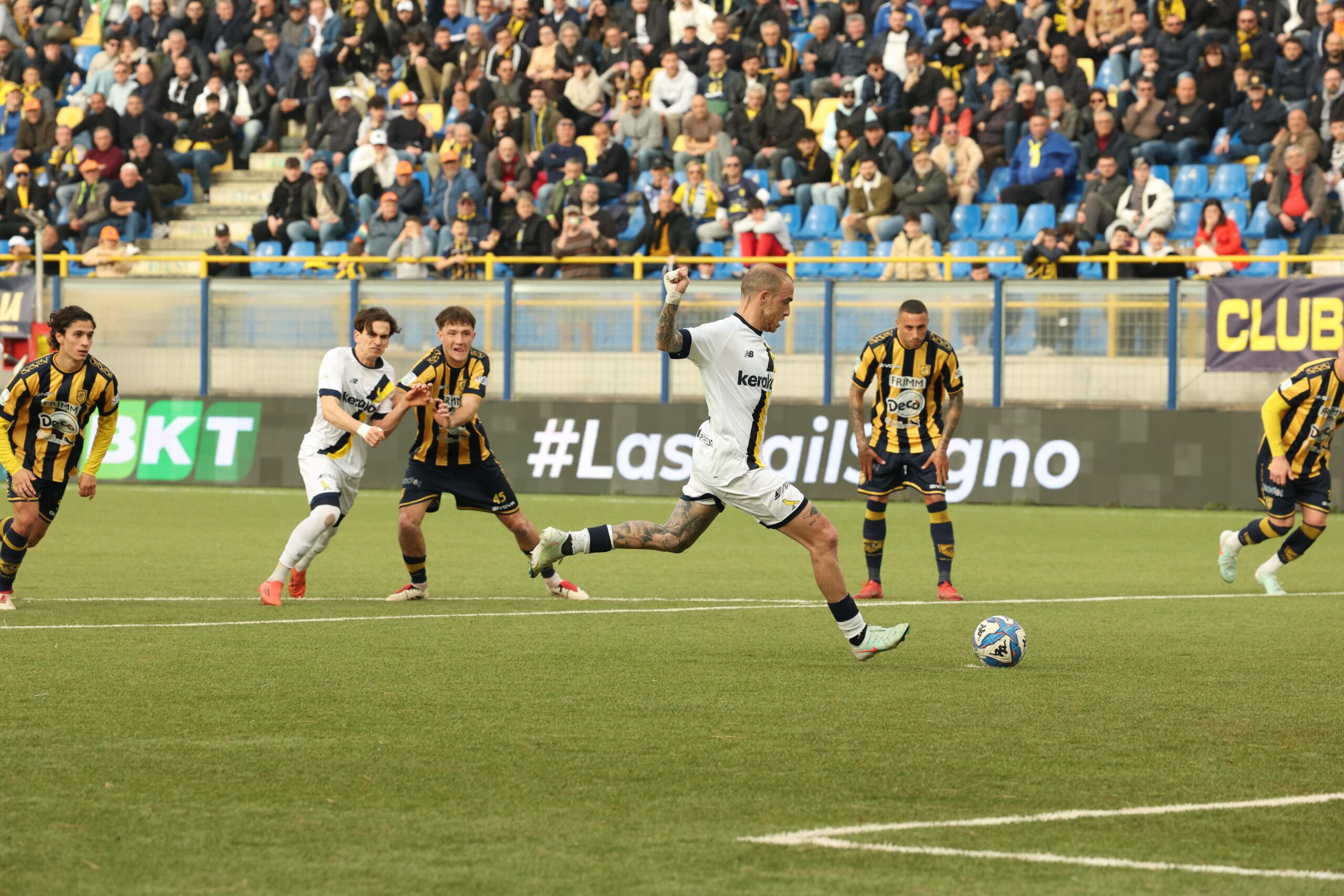 Juve Stabia-Modena 2-1: non basta la reazione finale Juve Stabia-Modena 2-1: non basta la reazione finale
