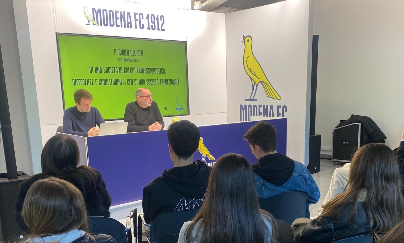 Canarini Domani: la 4^I del Liceo Sigonio protagonista al Braglia Canarini Domani: la 4^I del Liceo Sigonio protagonista al Braglia