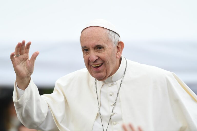 Addio a Papa Francesco: il calcio si ferma