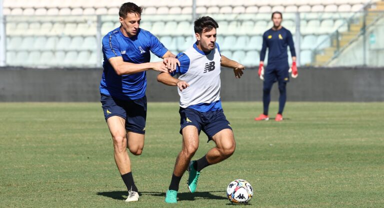 Intensità e gol nel test in famiglia e i tifosi applaudono