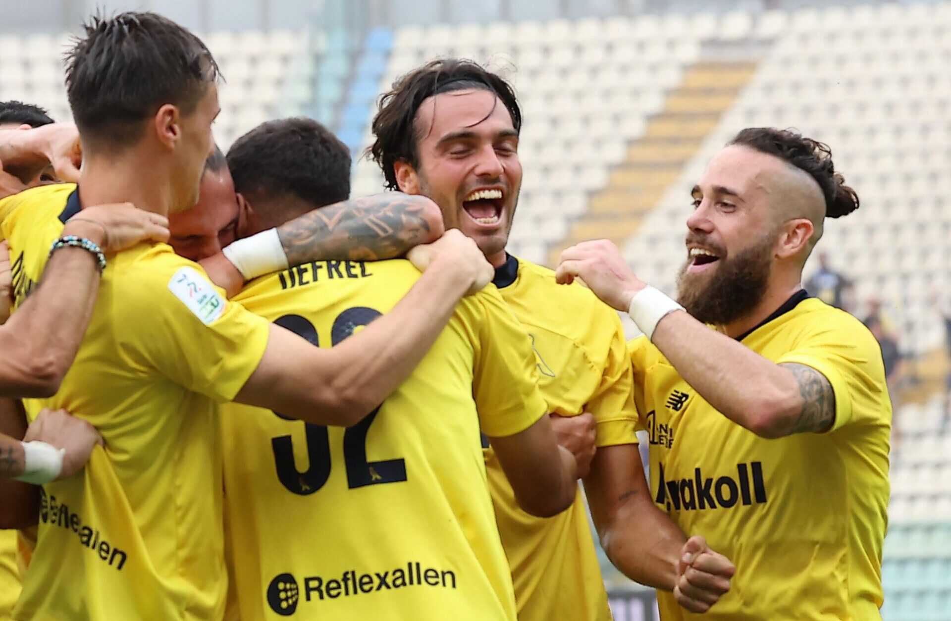 Modena-Bari 3-0: canarini travolgenti davanti ai 10mila del Braglia Modena-Bari 3-0: canarini travolgenti davanti ai 10mila del Braglia