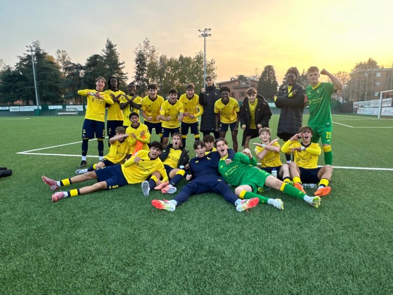 Primavera: Renate piegato con la perla di Molara