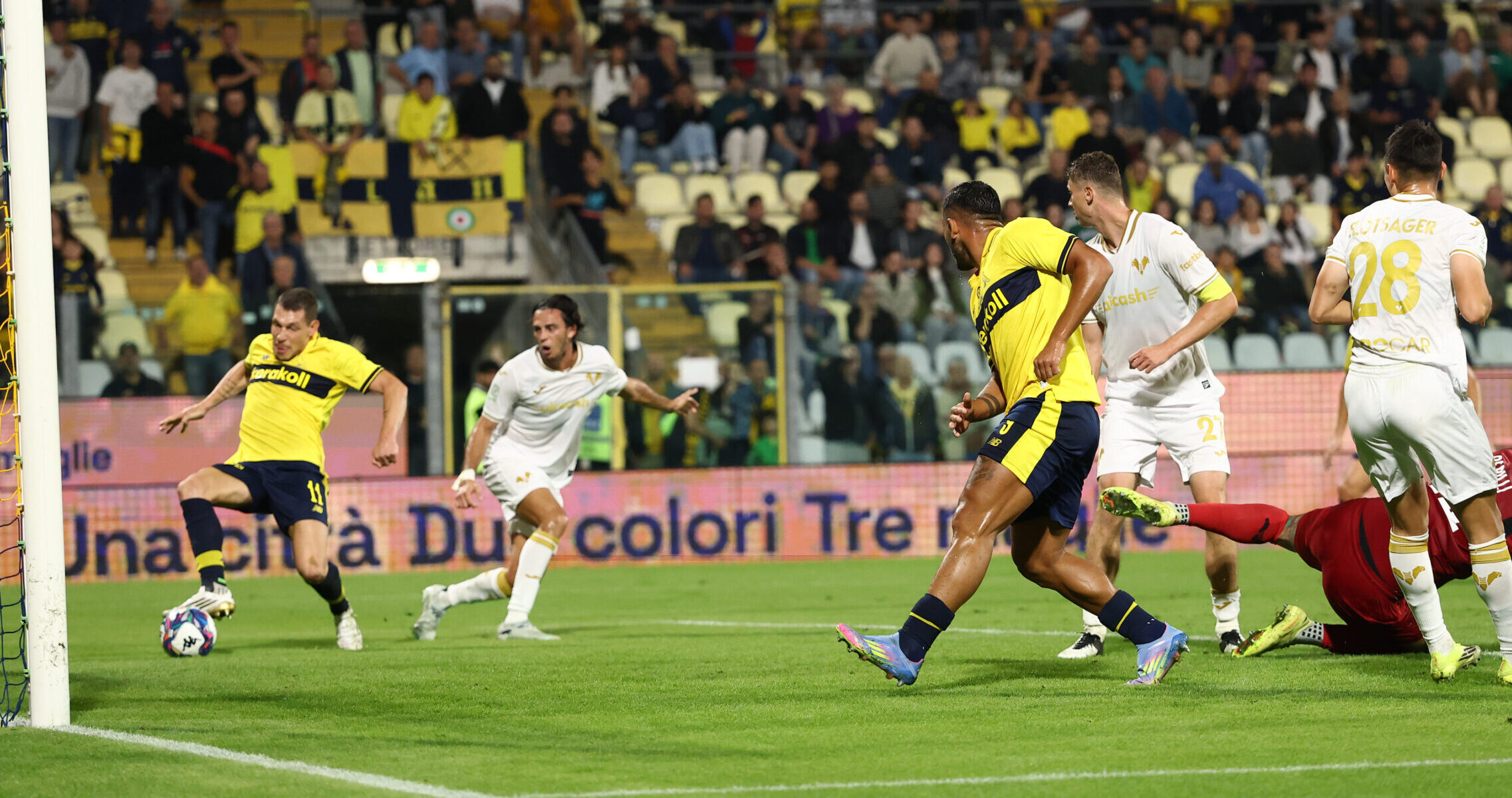 Modena-Hellas Verona 3-2: Belotti fa esplodere i 13mila del Braglia Modena-Hellas Verona 3-2: Belotti fa esplodere i 13mila del Braglia